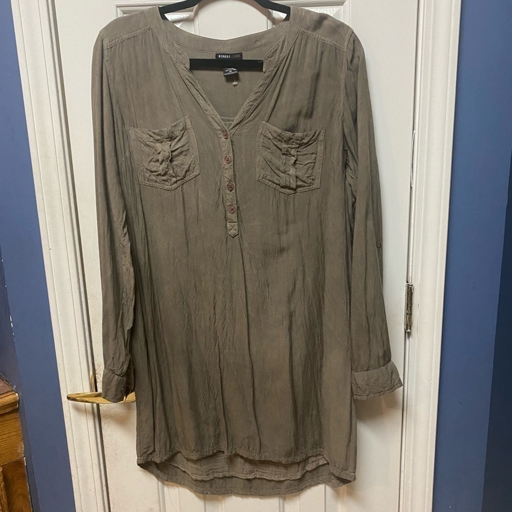 Robert Louis Ladies Tan 3/4 Cuffed Sleeve Tunic Top Size M Green Stretch.
